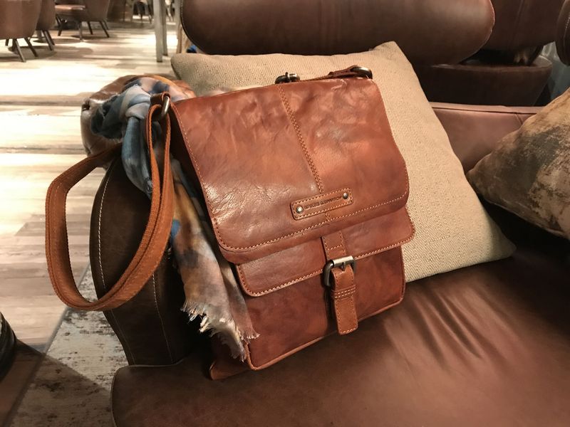 Spikes Sparrow flapbag brandy