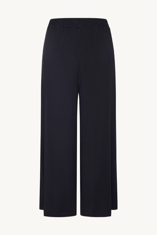 Claire Gabriela Bukse i Dark Navy