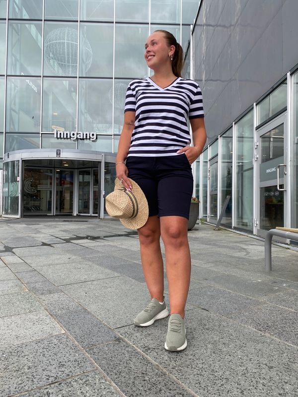 Claire Hannah Shorts i Dark Navy
