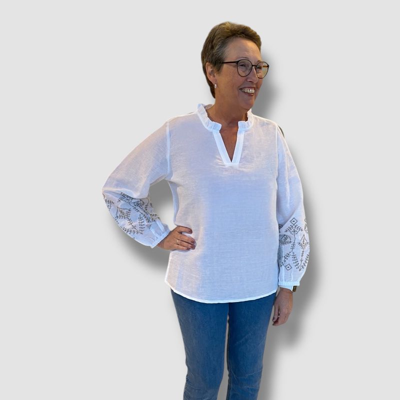 Claire Rilla Skjorte  i White M/Olive Mønster På Ermene