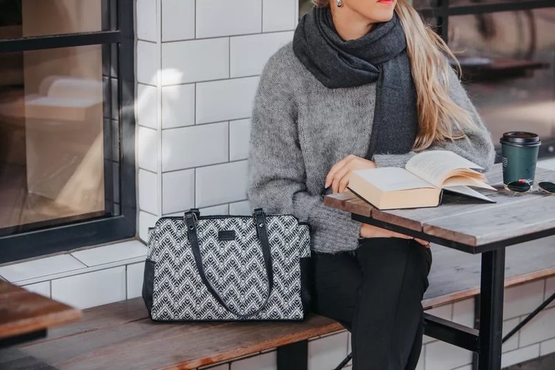 Lycke Flora Handbag i Black/White